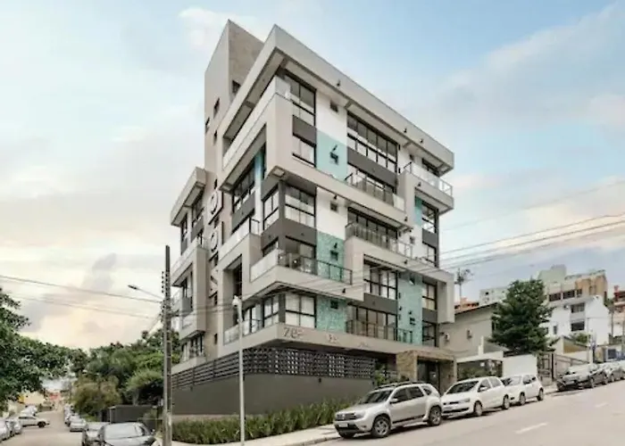 Ap localização Central, prédio c piscina, lavanderia